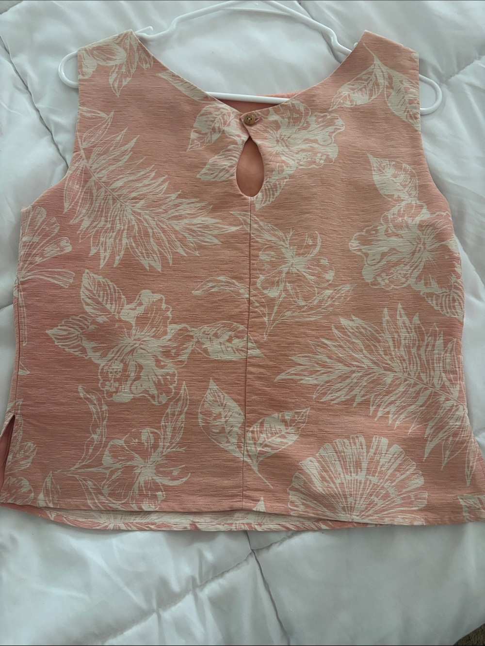 100% Silk Tommy Bahama Coral Tank with Cream Tropical Print - Picture 2 of 4